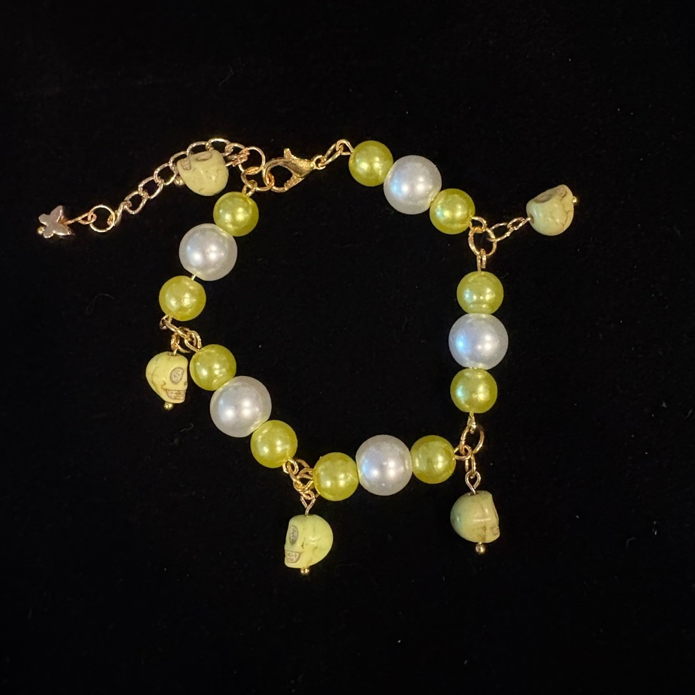 Elegant Gold and Green Beaded Bracelet